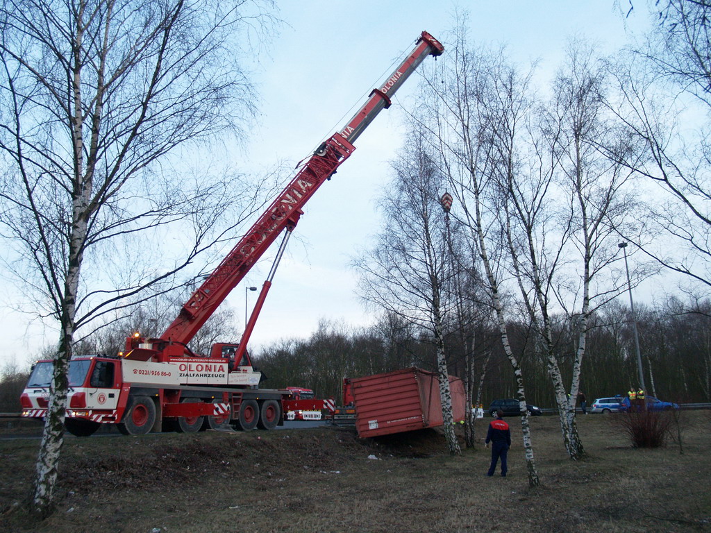 LKW verliert Container Koeln Niehler Ei P119.JPG